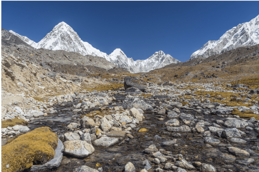 Everest Base Camp: Short Trek vs. Regular Trekking – Making the Right Choice